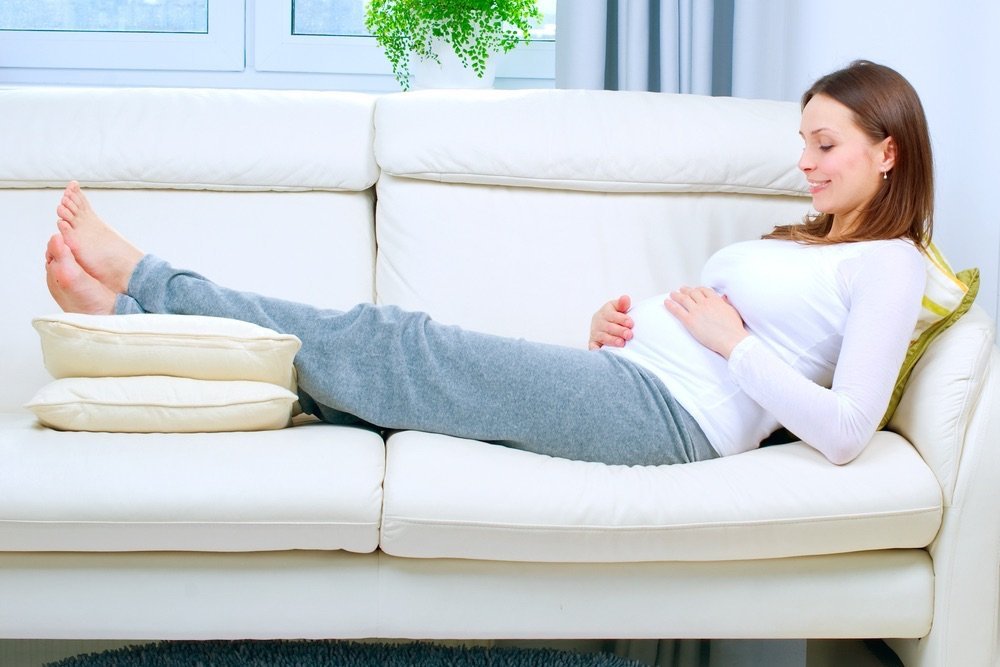 Что делать для уменьшения отеков ног во время беременности?