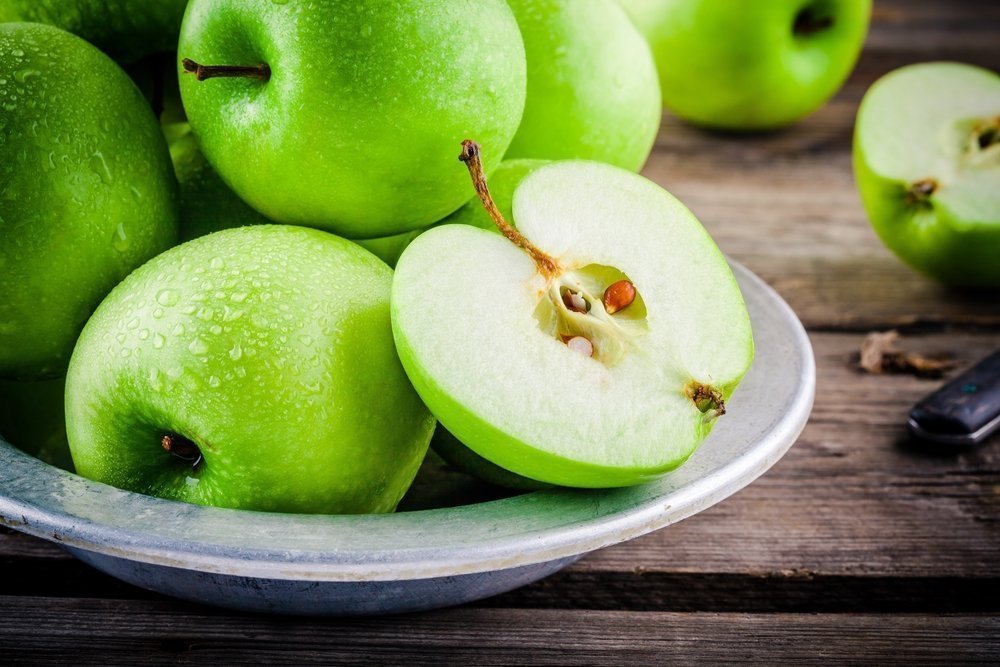 Съедать ли яблоко полностью?