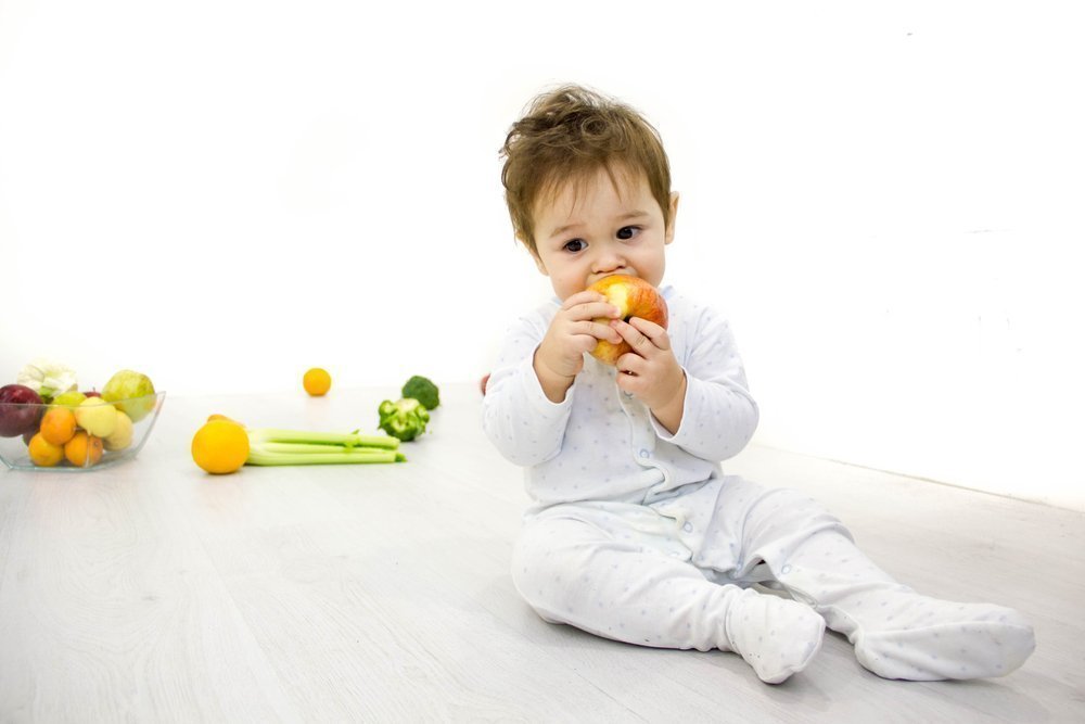 Уход за малышами: питание, режим и лечение