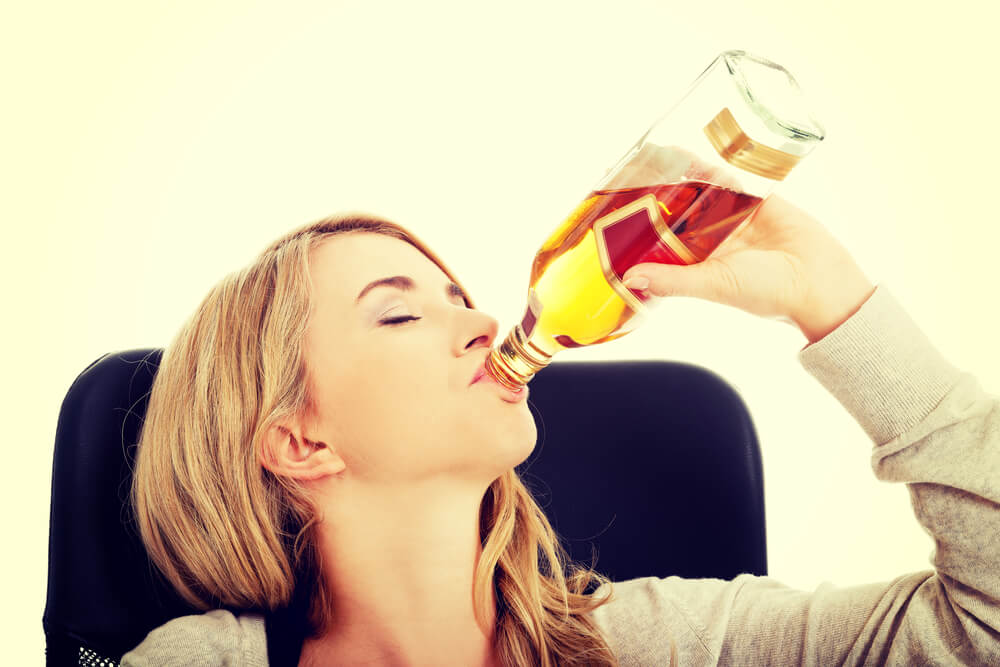 Способ № 5: «Заливать» стресс алкоголем