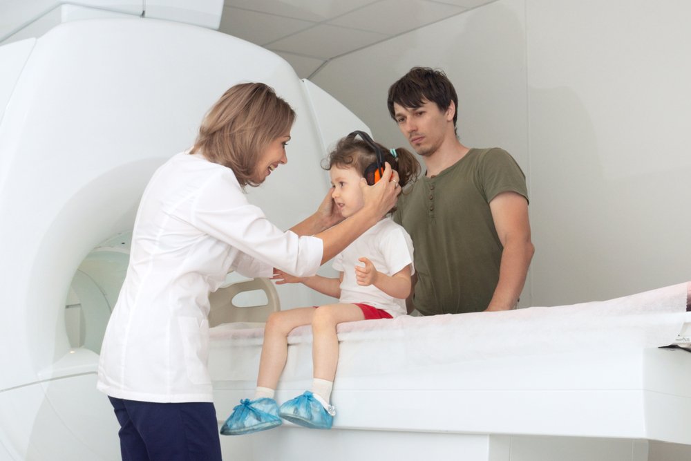 Опасно ли делать КТ или МРТ детям?