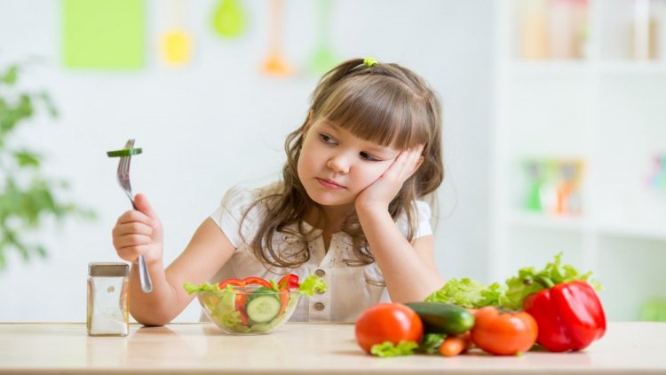 Твердые овощи и фрукты в питании ребёнка